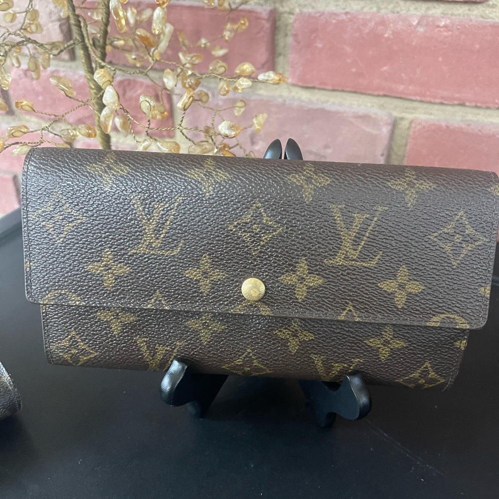 🔥# 1🔥Authentic 🔥Louis 🔥Vuitton Sarah wallet